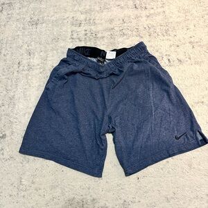 Men’s Nike cotton short. Size large. 9 inch